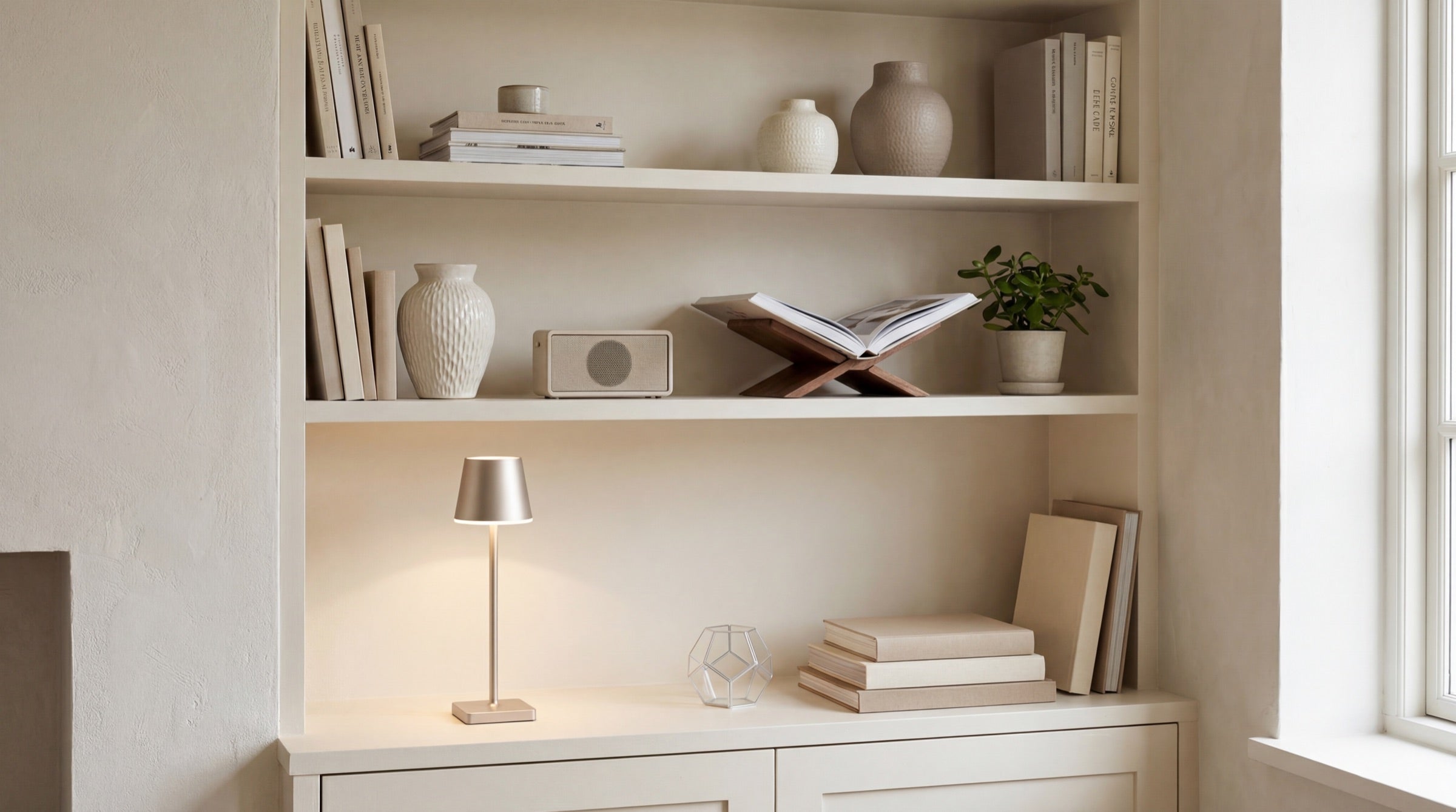 LED-Nachttischleuchte im Schlafzimmer
